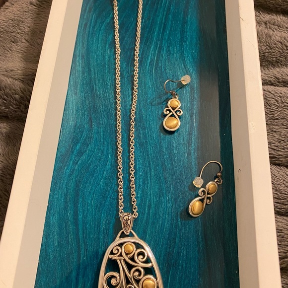 Set - Picture 2 of 3